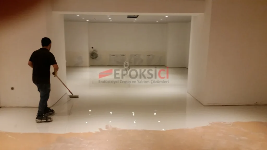 Akkar – laboratuvar zemini, beyaz epoksi uygulaması